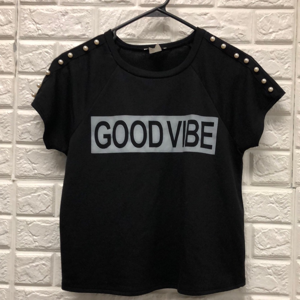 Many Many GOOD‎ ViBE lightweight short sleeve juniors sweatshirt size M w/ pearl
